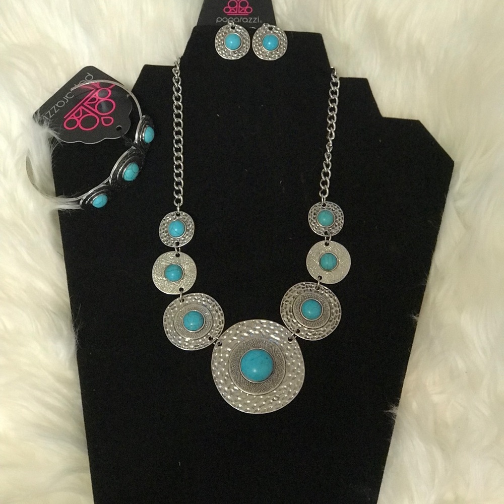 Beautiful Paparazzi Turquoise Necklace, earrings, and bracelet set